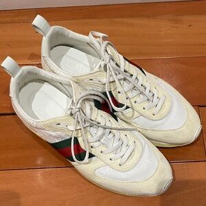 Gucci Womens Cream Sneakers with Green and Red Accents